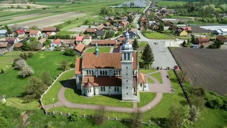 OnGeo - zdjęcie z drona kościół