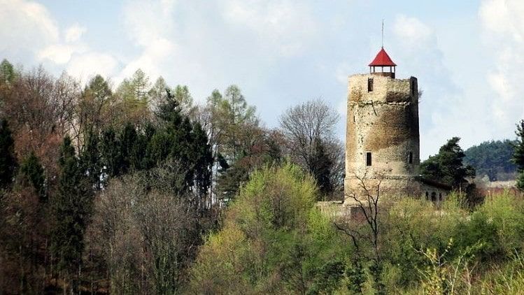 Baszta w Czchowie; autor Mateusz Giełczyński; źródło: https://pl.wikipedia.org/wiki/Zamek_w_Czchowie