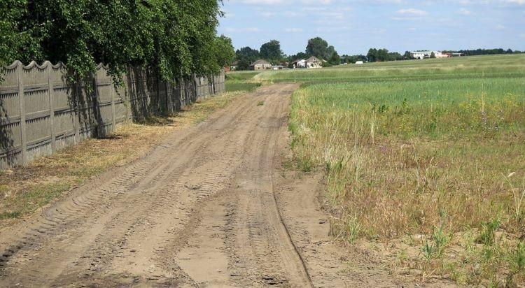 Czy możliwy jest podział działki bez dostępu do drogi publicznej?