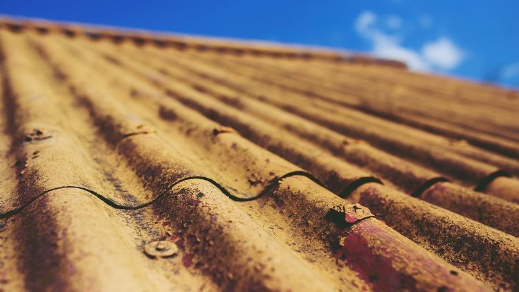 Wyroby zawierające azbest muszą być usunięte do 2032 r. Za niedopełnienie obowiązku będą grozić kary.