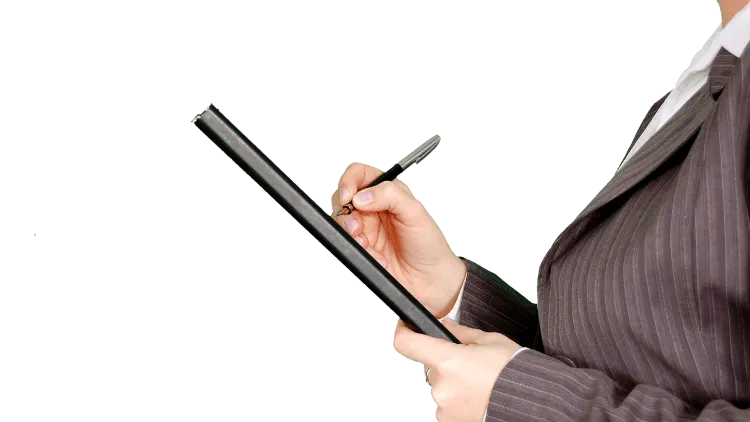 W przypadku sprzedaży domu w trakcie budowy, konieczne jest przedstawienie pozwolenia na budowę.