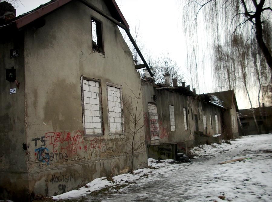 Zabudowania na ulicy Dekerta 15 w Krakowie, stan obecny; źródło
