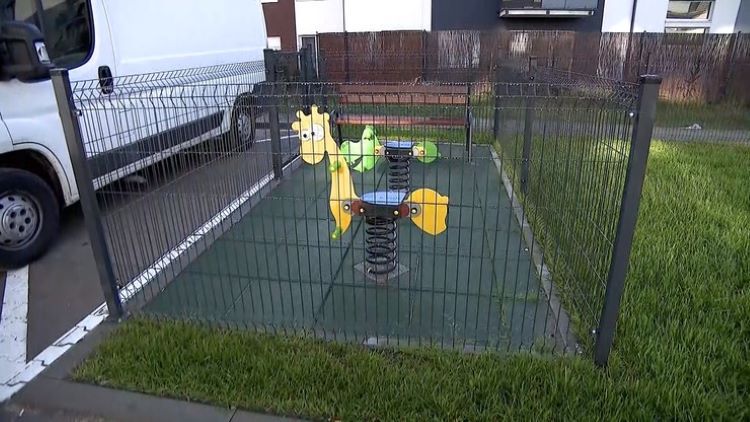 Plac zabaw na osiedlu we Wrocławiu